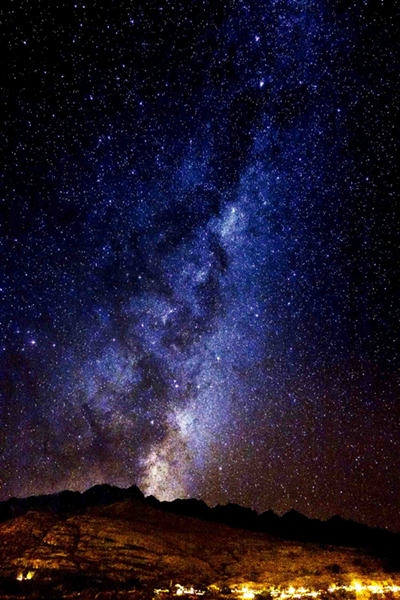 仰望星河风景图高清_风景520 踏入炎热的7月,同学们陆续放暑假,与三五知己结伴出游,何等惬意。多数人在夏季出游的选择,都会倾向远离城市的喧嚣,抛开生活的压力,选择外出旅行,如阳光海岛游、深山避暑行、清凉漂流游等都是市民选择的热门线路。但是,夏季出游也存在一定的安全隐患。尤其是各地暴雨、高温、台风频频出现,专家提醒我们在旅游前,一定要关注天气预报,在旅游过程中,要时刻关注天气预报,如果气象部门发布了暴雨雷电高温等预警,最好不要前往景区,以免发生危险。 海滩旅游 注意防暑防台风 夏季到沙滩出游,气温较高,中暑极易发生,故防暑也是行